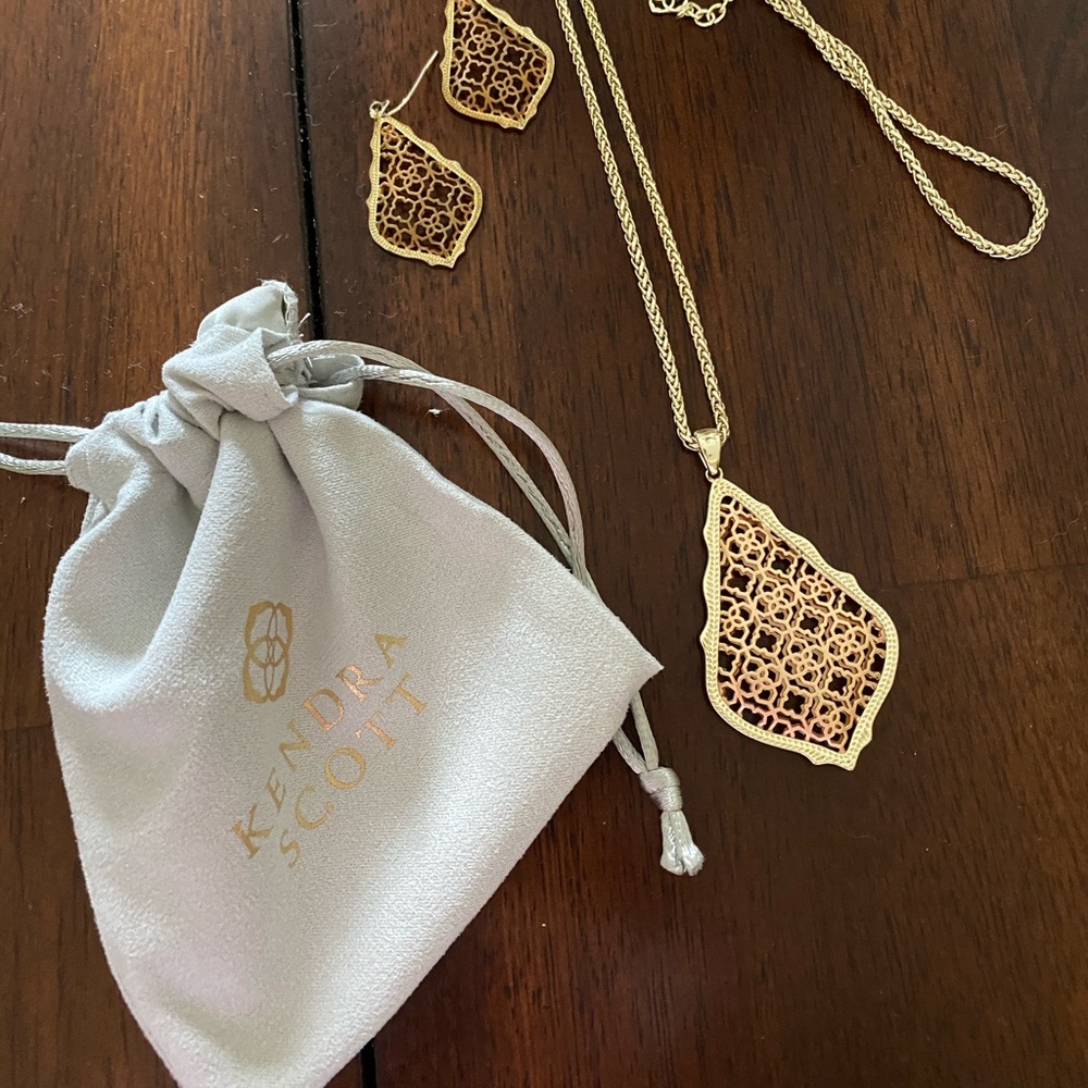 Kendra Scott Rose Gold necklace and earrings